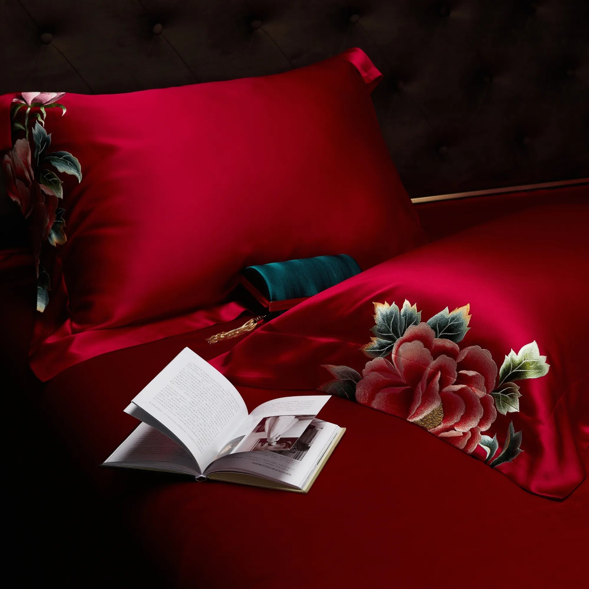 Luxury Embroidered 4 Psc 22 MM Mulberry Silk Bedding Set in Red Real Silk UK