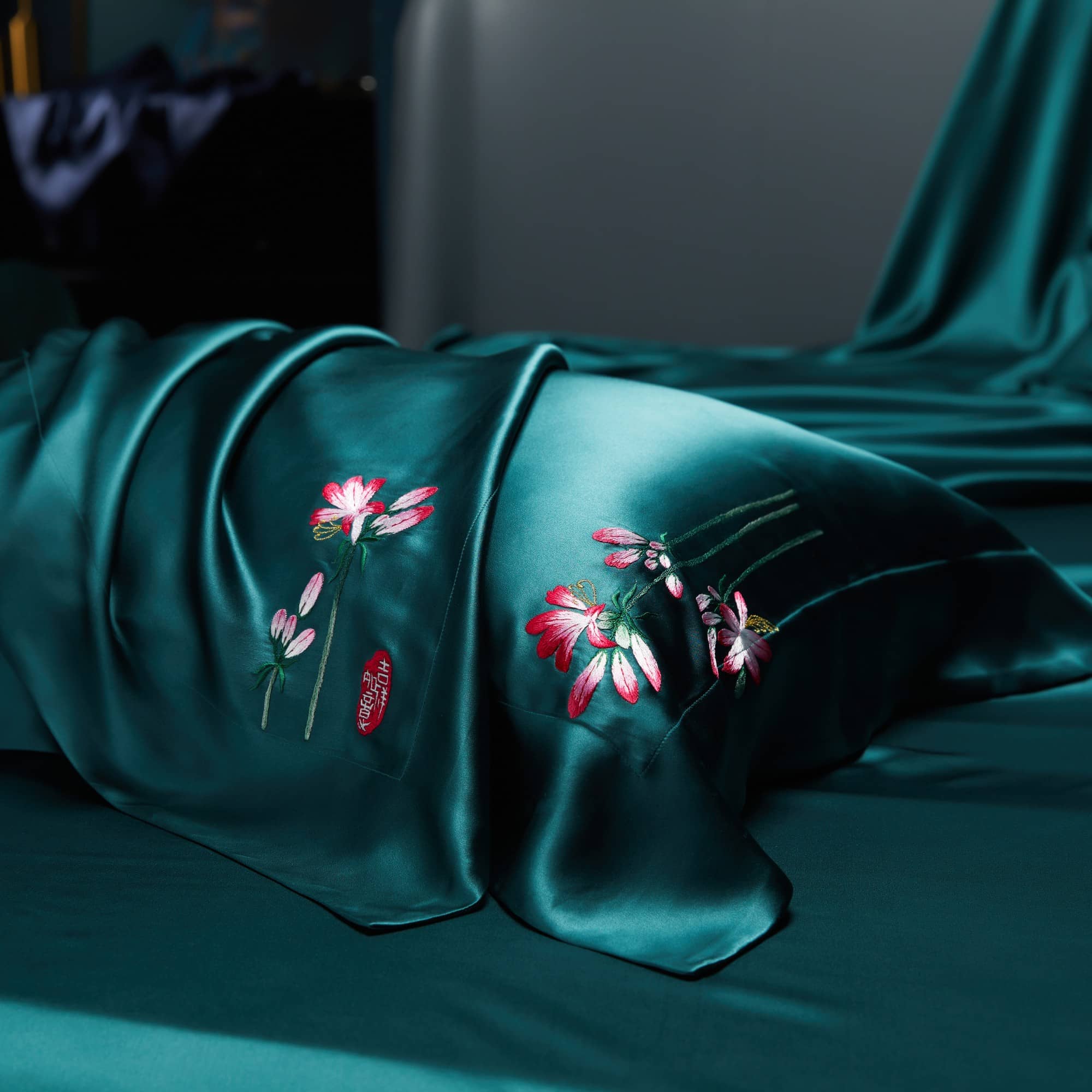 Luxury Embroidered 7 Psc Real Mulberry Silk Bedding Set, Teal & Pink hand embroidered luxurious bedsheets set linen floral duvet cover oxford style pillows