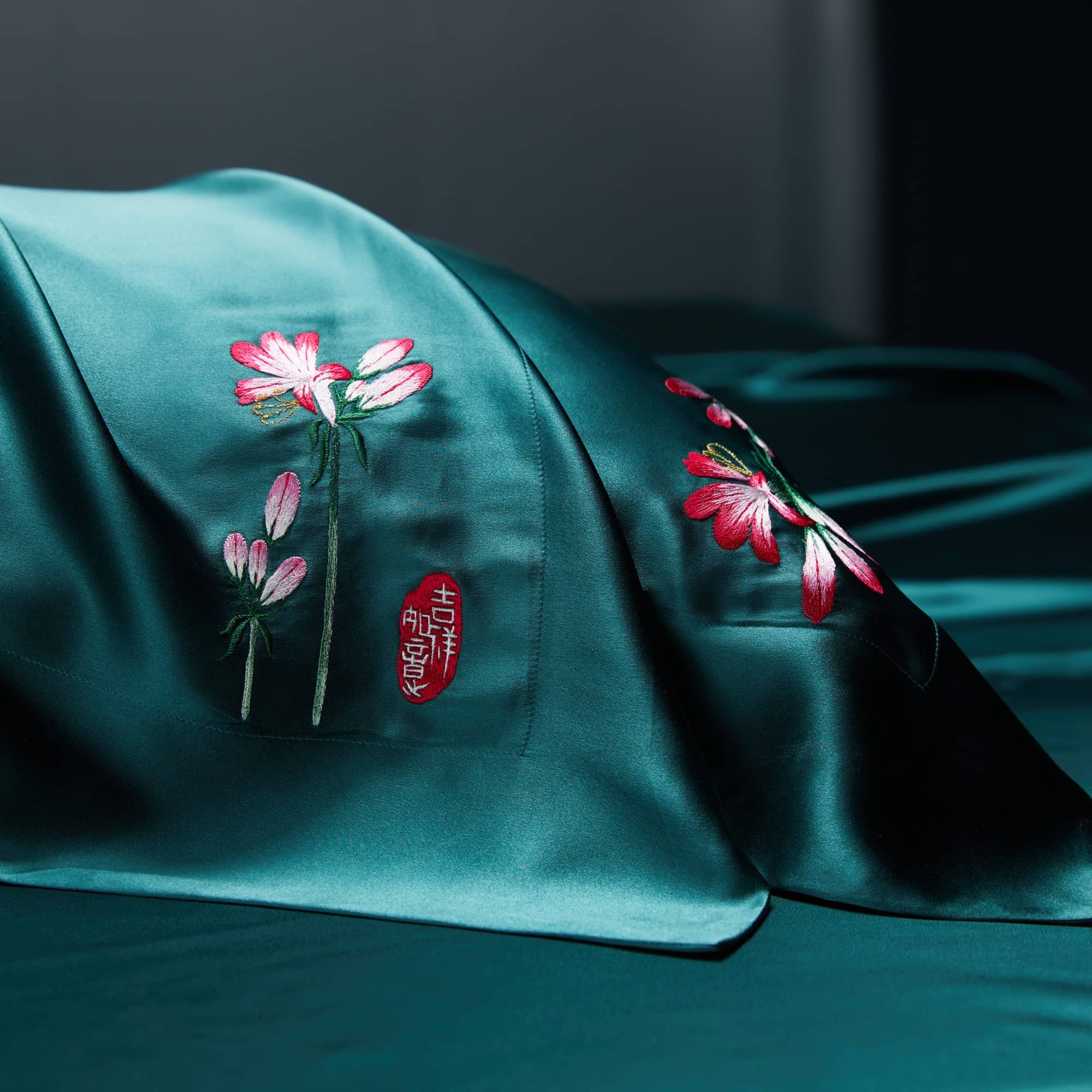 Luxury Embroidered 7 Psc Real Mulberry Silk Bedding Set, Teal & Pink hand embroidered luxurious bedsheets set linen floral duvet cover oxford style pillows