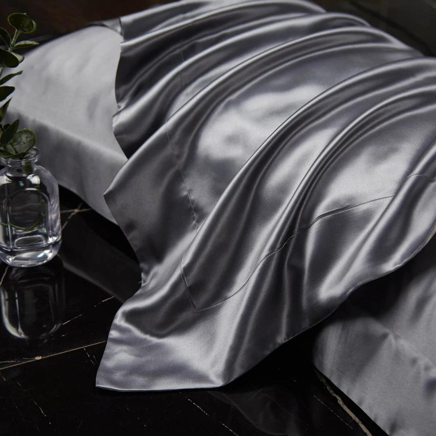 Luxury 4 Psc 22 Momme 100% Mulberry Silk Bedding Set Duvet Cover Fitted Sheet 2 Pillow Covers Cases in Dark Grey