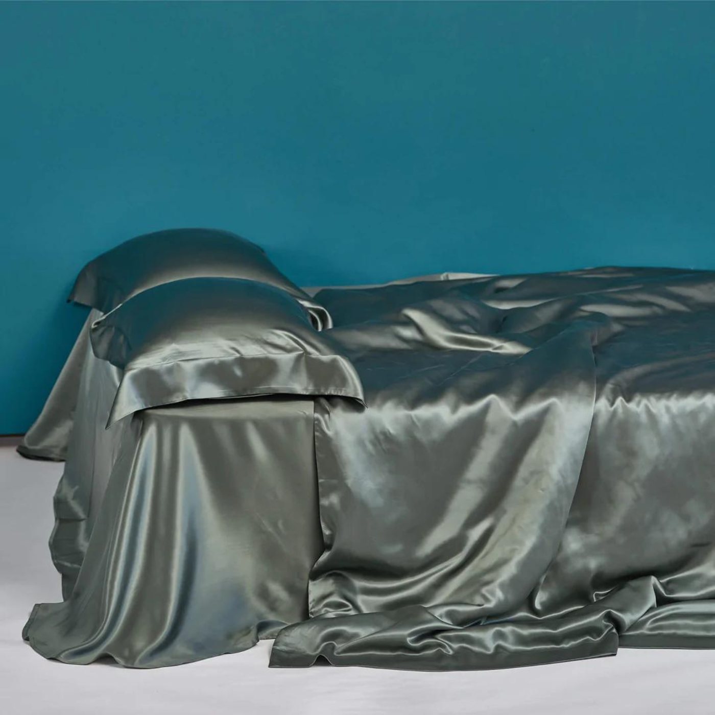 Luxury 4 Psc 22 Momme 100% Mulberry Silk Bedding Set Duvet Cover Fitted Sheet 2 Pillow Covers Cases in Dark green
