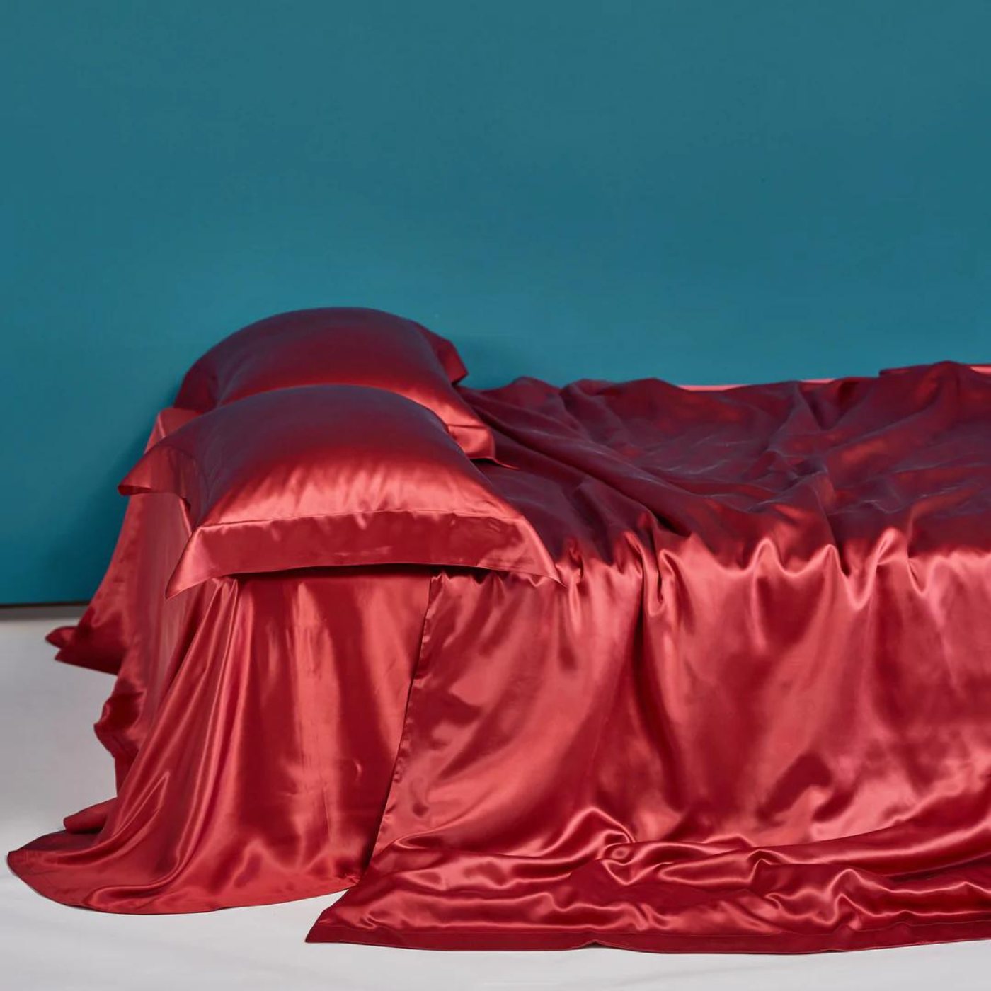Luxury 4 Psc 22 Momme 100% Mulberry Silk Bedding Set Duvet Cover Fitted Sheet 2 Pillow Covers Cases in Red