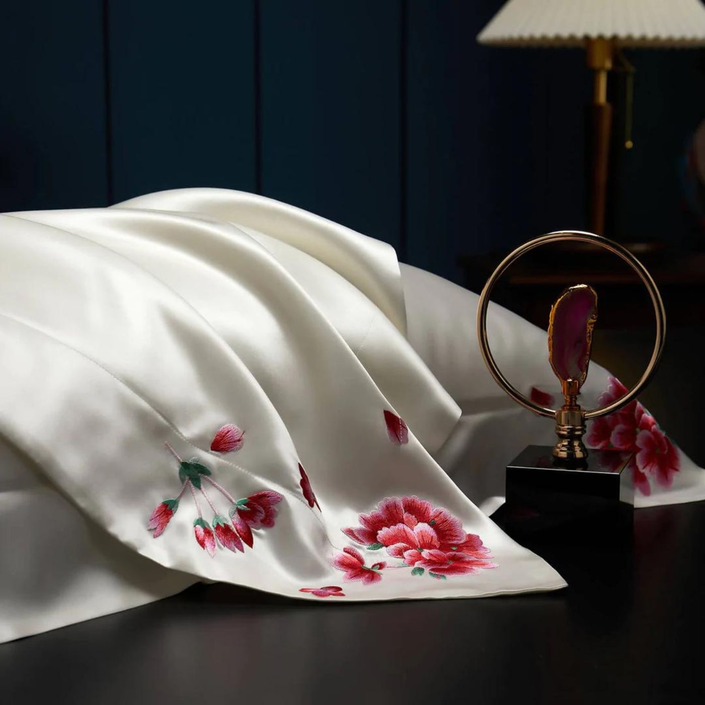 Primrose Flower Embroidered Art pattern 22 MM Momme Silk Pillowcase White Oxford Style Envelope Closure Luxury best 100% Mulberry silk real pure