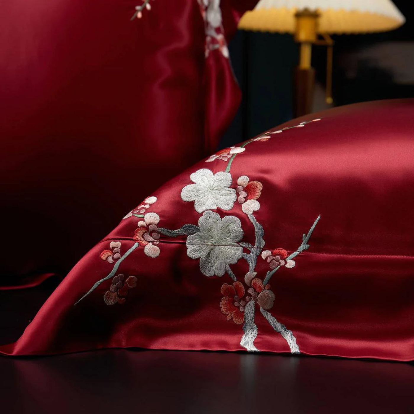 Red Sakura Blossom Embroidered 22 MM momme Silk Pillowcase Oxford Style Envelope Closure 100% mulberry silk pure pillowcase luxury red gift 6A grade
