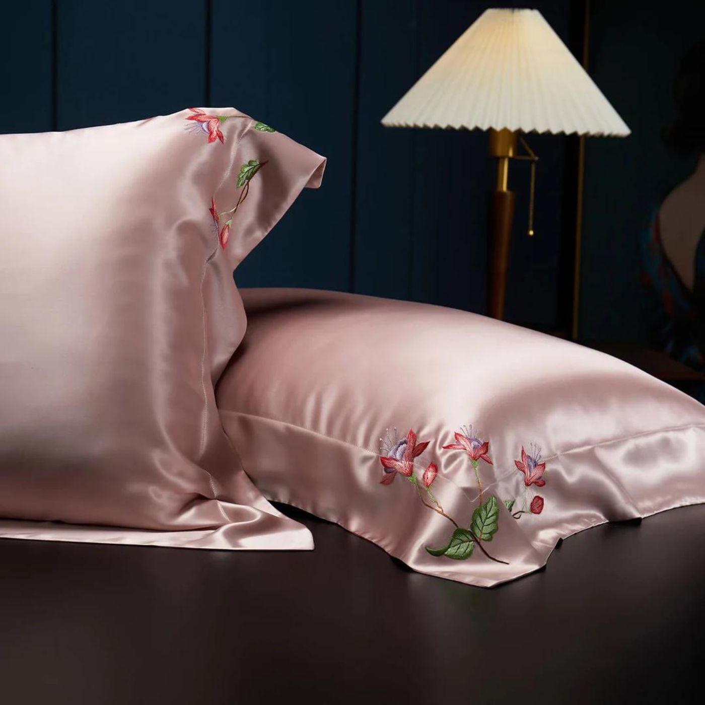 Fuchsia Flower Hand Embroidered Art pattern 22 MM momme Pure Real Mulberry Silk Pillowcase Pink Oxford Style Envelope Closure