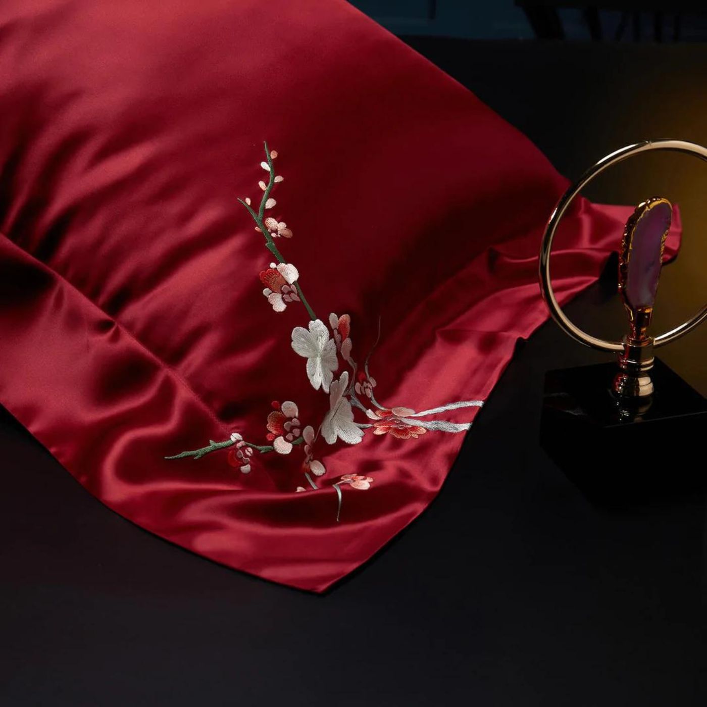 Red Sakura Blossom Embroidered 22 MM momme Silk Pillowcase Oxford Style Envelope Closure 100% mulberry silk pure pillowcase luxury red gift 6A grade
