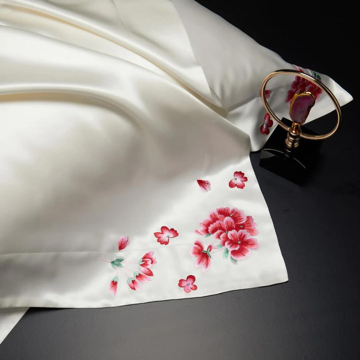 Primrose Flower Embroidered Art pattern 22 MM Momme Silk Pillowcase White Oxford Style Envelope Closure Luxury best 100% Mulberry silk real pure