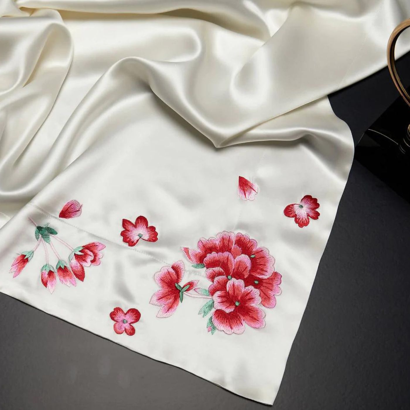 Primrose Flower Embroidered Art pattern 22 MM Momme Silk Pillowcase White Oxford Style Envelope Closure Luxury best 100% Mulberry silk real pure