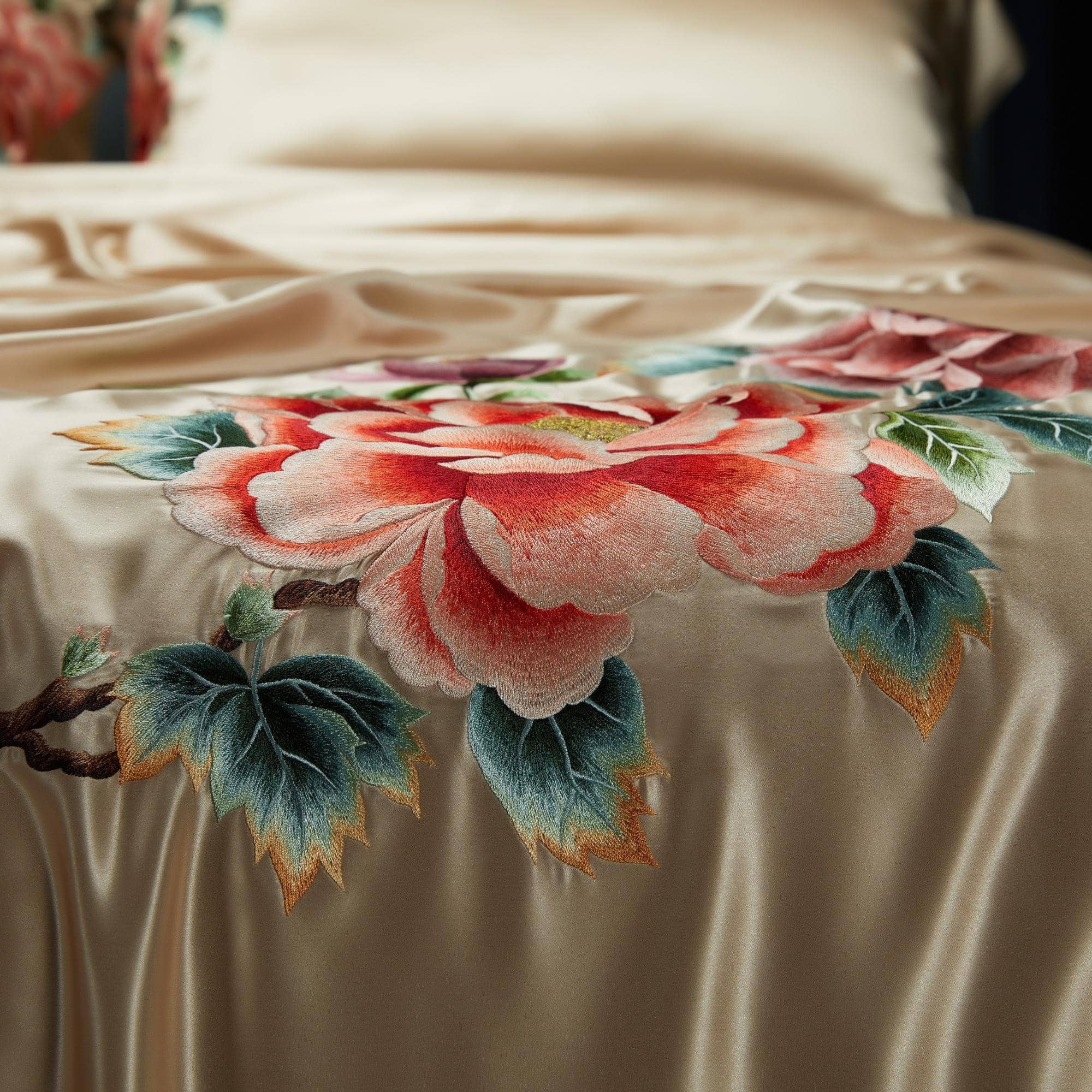 Luxury hand Embroidered 4 Psc 22 MM Pure Real Mulberry Silk Bedding Set in Gold Roses Flowers Floral Duvet