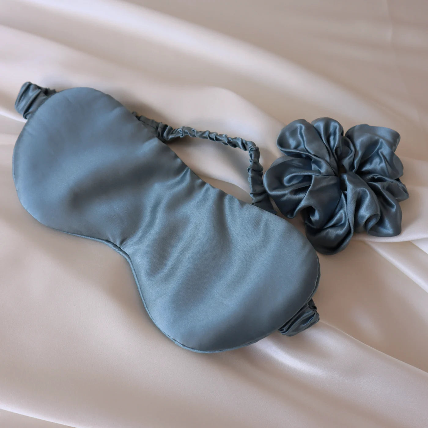 Mulberry Silk Gift Set - 22 Momme Real Silk Pillowcase, Sleeping Mask & Hair Scrunchie light blue petrol