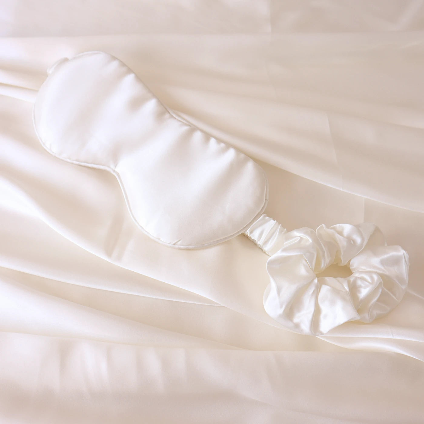 Mulberry Silk Gift Set - 22 Momme Silk Pillowcase, Sleeping Mask & Hair Scrunchie White