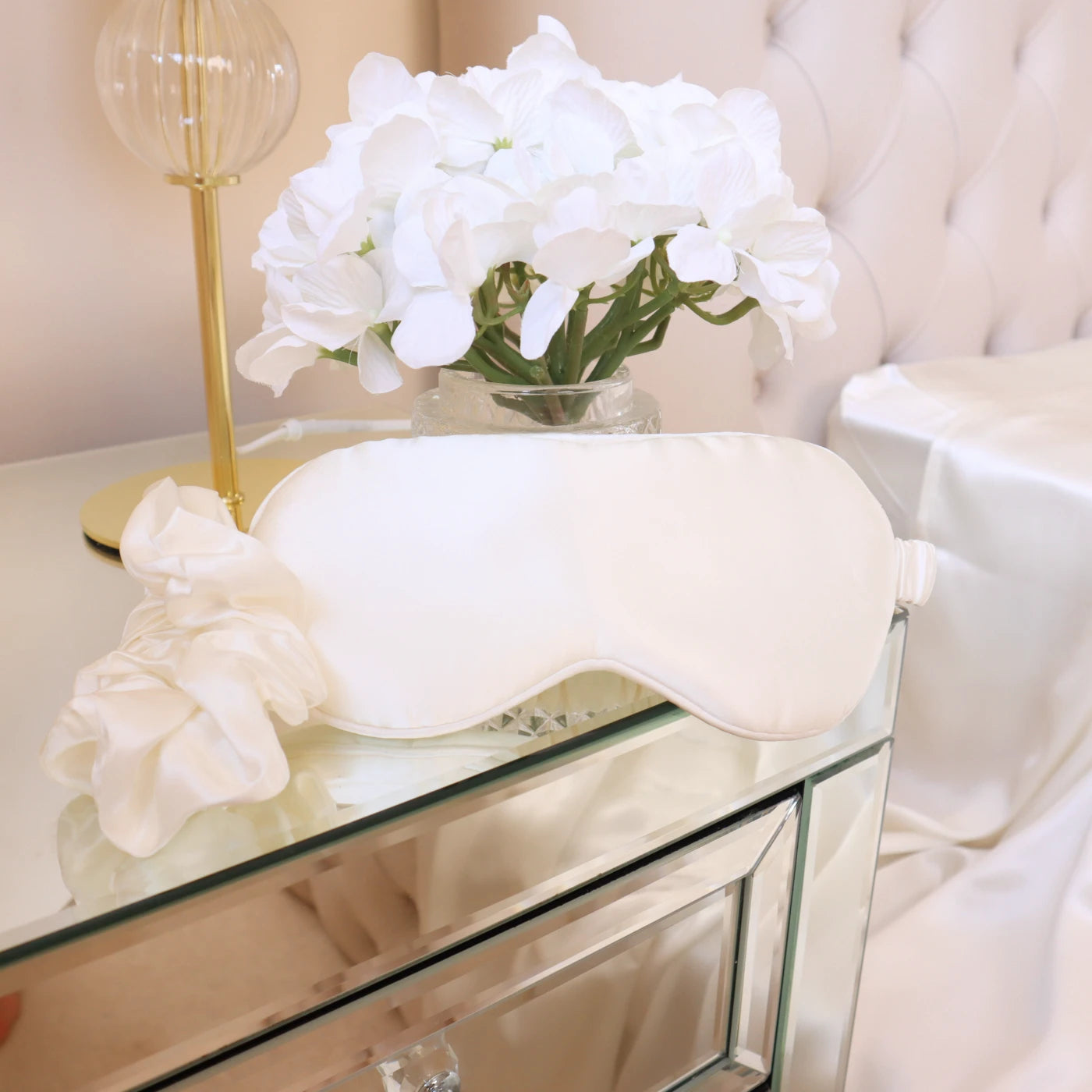 Mulberry Silk Gift Set - 22 Momme Silk Pillowcase, Sleeping Mask & Hair Scrunchie White