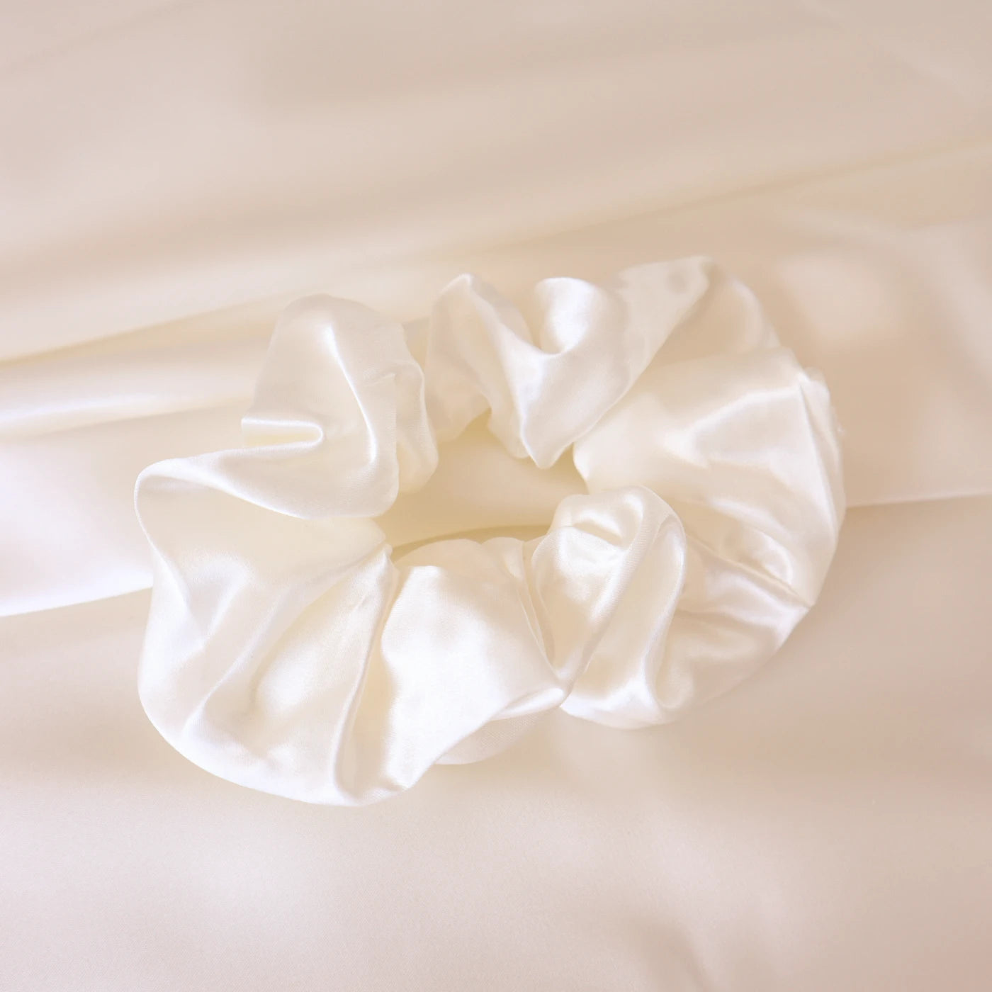 Mulberry Silk Gift Set - 22 Momme Silk Pillowcase, Sleeping Mask & Hair Scrunchie White