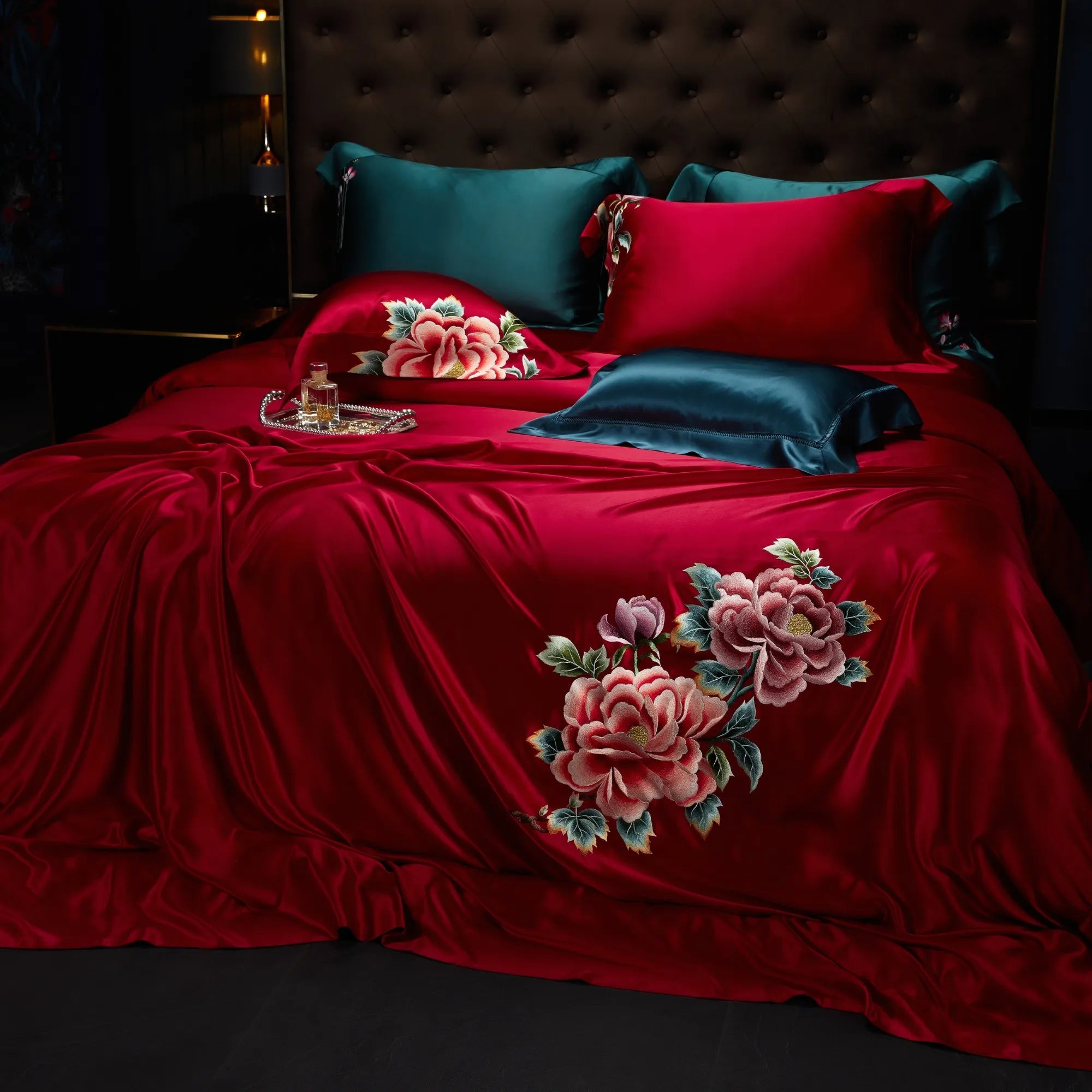 Luxury Embroidered 4 Psc 22 MM Mulberry Silk Bedding Set in Red Real Silk UK