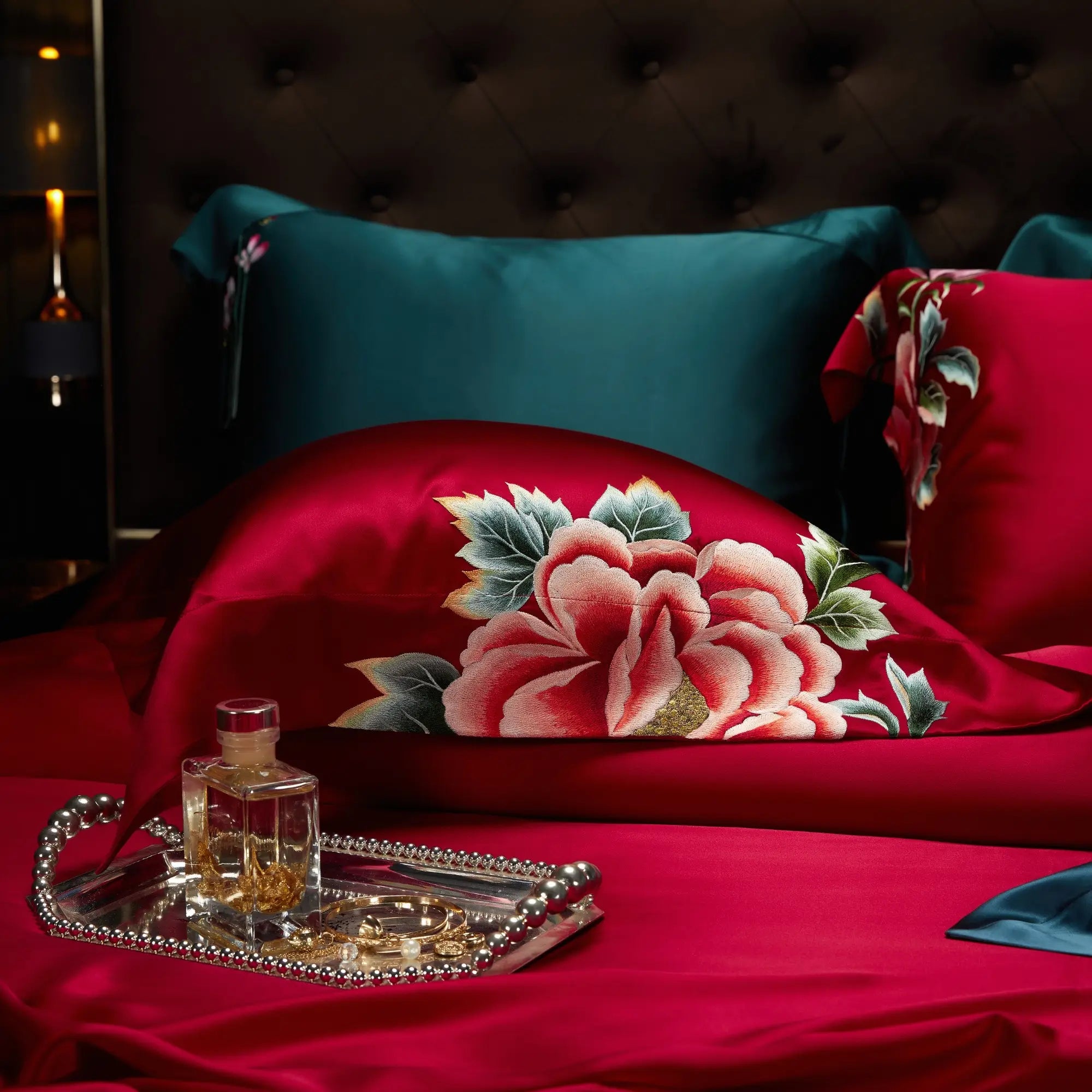 Luxury Embroidered 4 Psc 22 MM Mulberry Silk Bedding Set in Red Real Silk UK