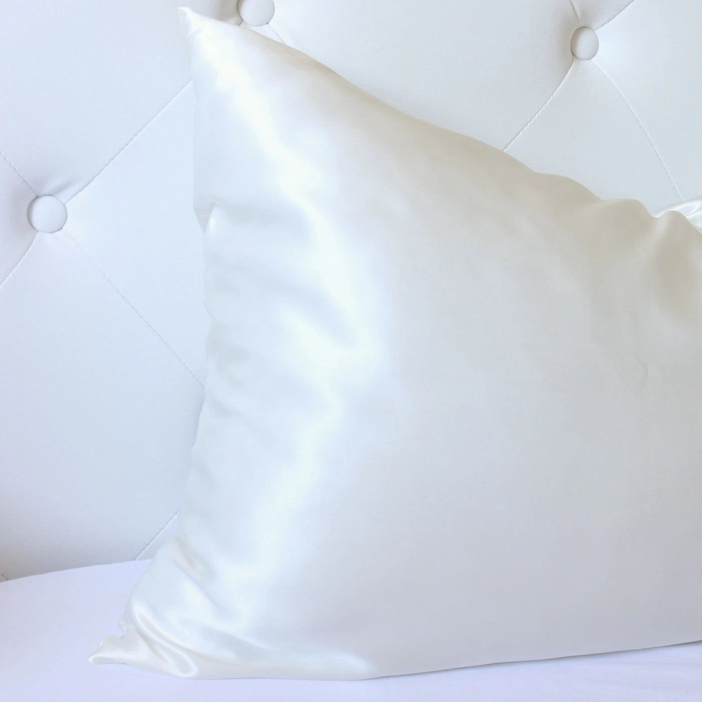 White 22 Momme Mulberry Silk Pillowcase