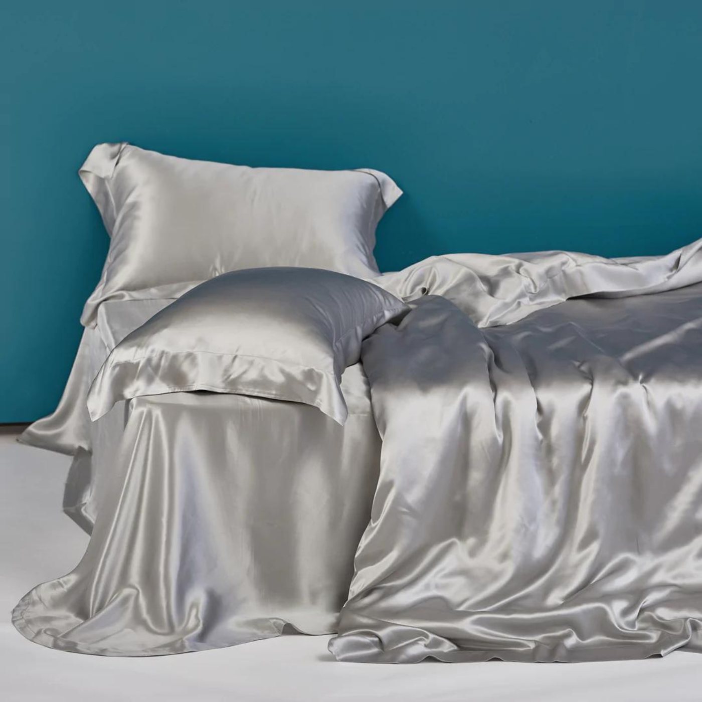 Luxury 4 Psc 22 Momme 100% Mulberry Silk Bedding Set Duvet Cover Fitted Sheet 2 Pillow Covers Cases in Silver Light Grey