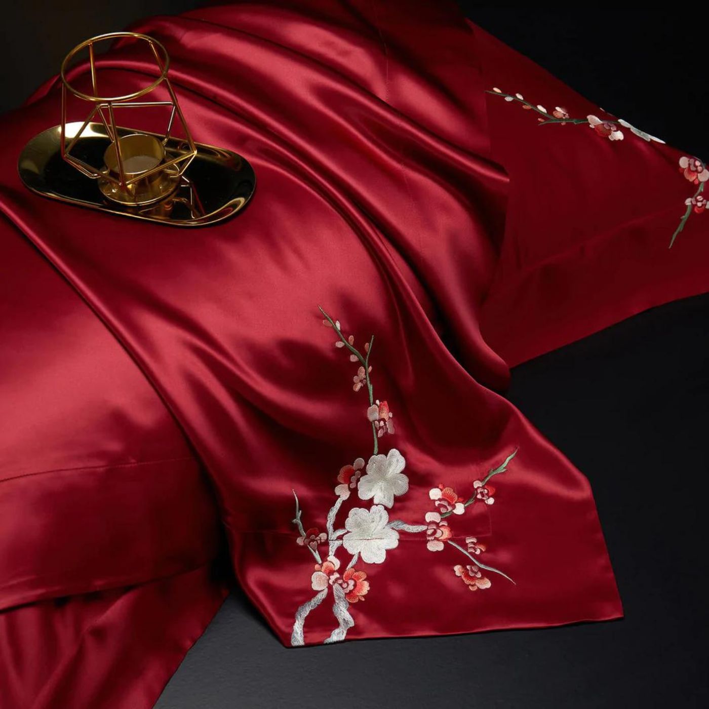 Red Sakura Blossom Embroidered 22 MM momme Silk Pillowcase Oxford Style Envelope Closure 100% mulberry silk pure pillowcase luxury red gift 6A grade